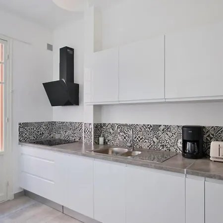 Charming 1br With Balcony And Ac In 10 Min From The Beach - Welkeys * Nice